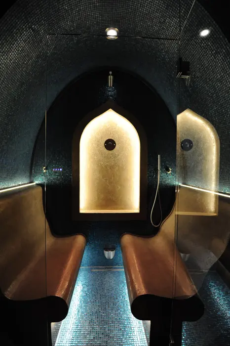 Bain de vapeur design pour l'extérieur 5 SOLEUM-EGG, Luxury outdoor-SPA with SICIS mosaics