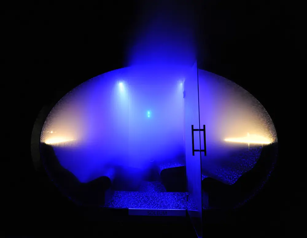 SOLEUM-Black_Pearl-Meeresklimakabine_blau Soleum Ellipse - Black Pearl Meeresklimakabine Außendampfbad