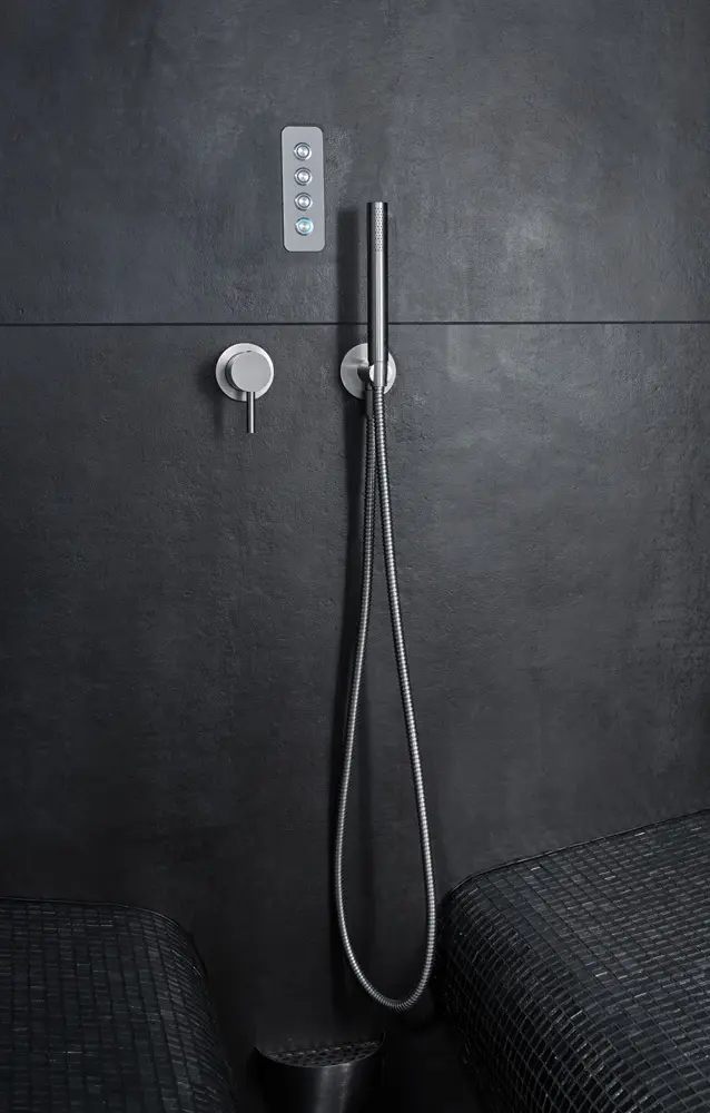 Outdoor-Steam-SPA-ELLIPSE_6_hand-shower Ručni tuš u vanjskoj parnoj kupelji