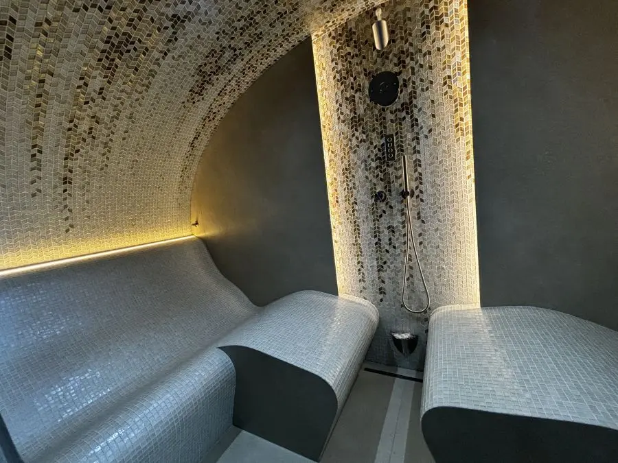 Luxury steam bath outdoor area_1 Luxury steam bath on the terrace with SICIS Mosaic