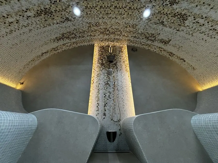 Luxury steam bath outdoor area_4 Luxury steam bath on the terrace with SICIS Mosaic