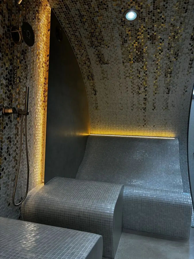 Luxury steam bath outdoor area_9 Luxury steam bath for outdoor use