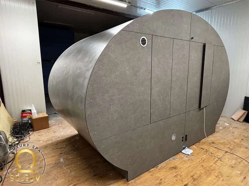 Venkovní parní lázeň Premium-Ultraluxus-8 Pohled zezadu na parní kabinu Premium