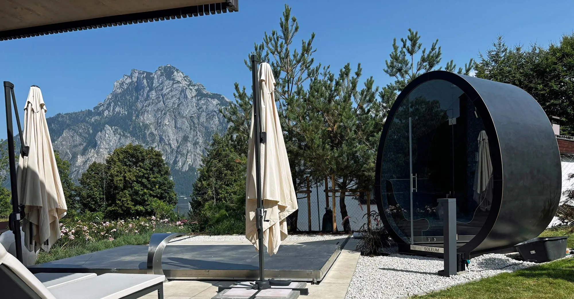 Boční obrázek-SOLEUM-EGG-Outdoor-Wellness-4 Luxusní parní kabina pro vily